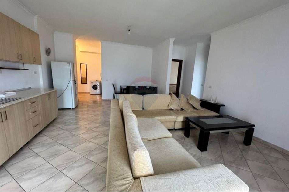 Tirane, jepet me qera apartament 2+1 , 500 € (Komuna e Parisit)