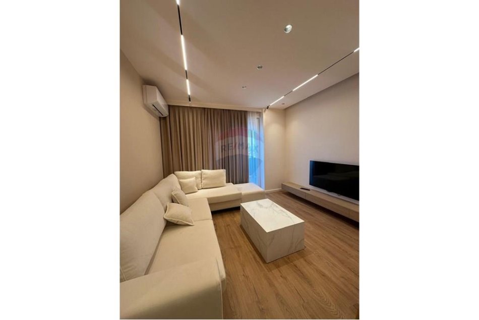 Tirane, jepet me qera apartament 1+1 Kati 3, 70 m² 550 € (Pallati me Shigjeta)