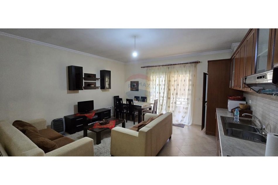 Tirane, jepet me qera apartament 1+1 Kati 3, 100 m² 600 € 