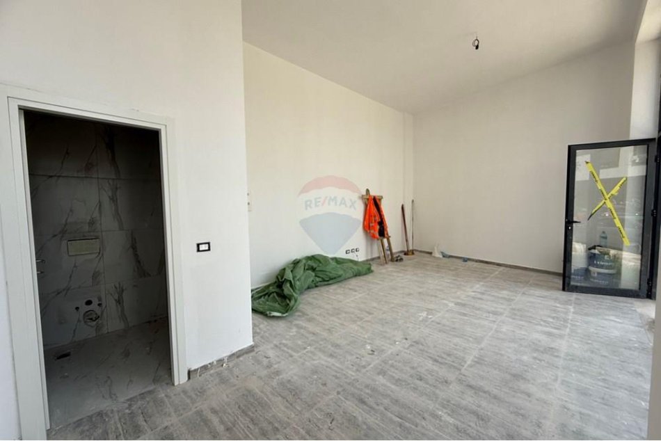 Tirane, jap me qira dyqan Kati 0, 40 m² 60'000 leke/muaj (Rruga Jordan Misja, Bulevardi i Ri)