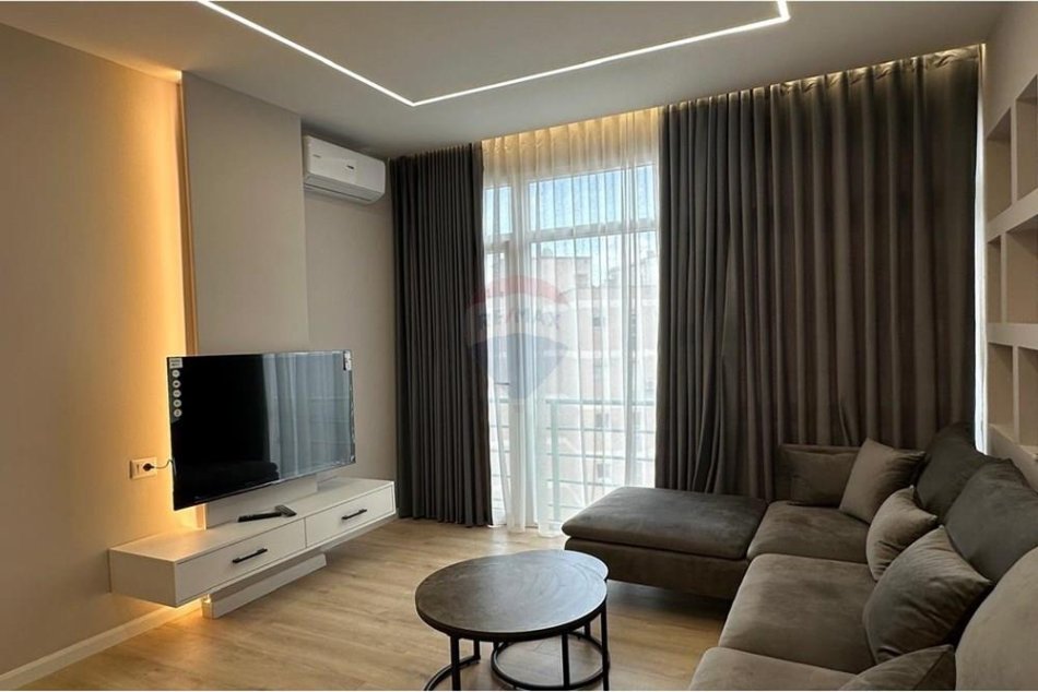 Tirane, jepet me qera apartament 1+1 , 50 m² 500 € (bulevardi migjeni)