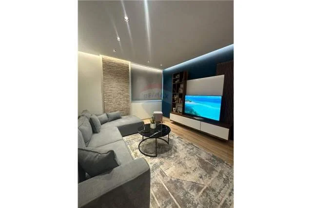 Shqiperi, jepet me qera apartament 2+1 Kati 7, 100 m² 550 Euro