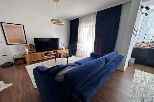 Tirane, jepet me qera 2+1 Kati 3, 81 m² 700 Euro