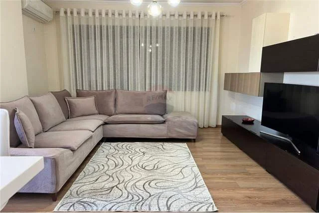 Tirane, jepet me qera apartament 2+1+BLK 100 m² 450 Euro