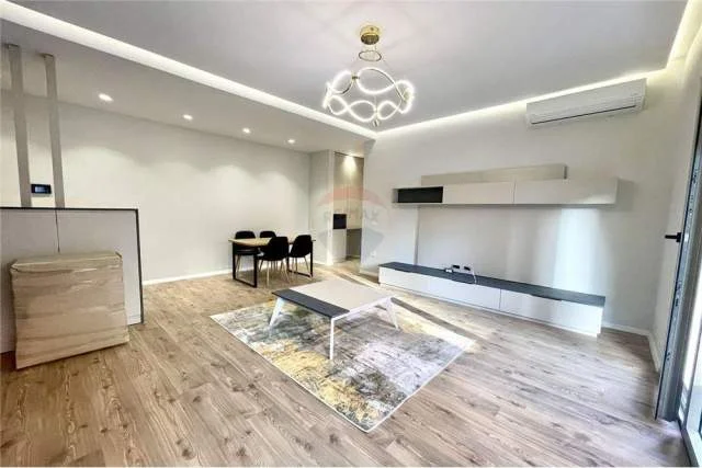 Tirane, jepet me qera apartament 800 Euro