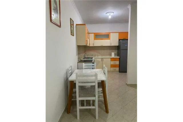 Tirane, jepet me qera apartament 1+1 Kati 3, 72 m² 400 Euro