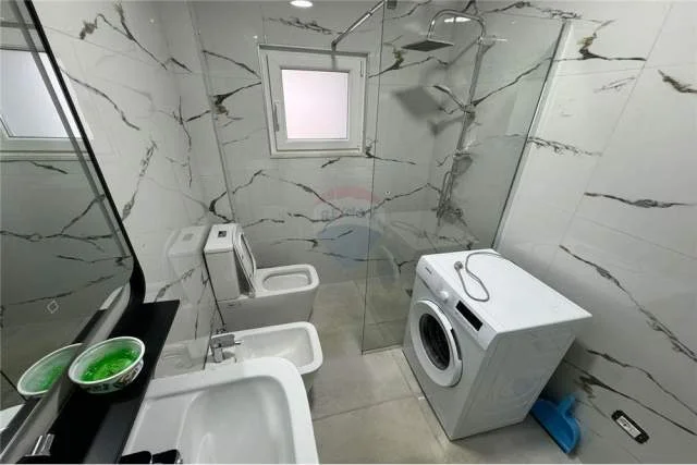 Tirane, jepet me qera apartament 3+1 Kati 4, 90 m² 400 Euro