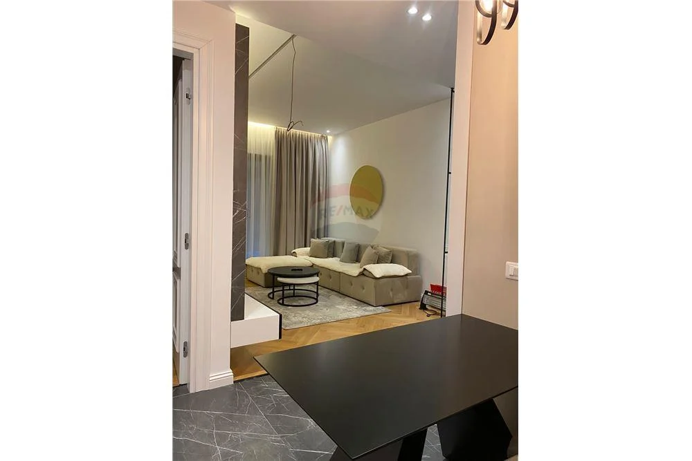 Apartament 1+1 me qera, Kompleksi Delijorgji