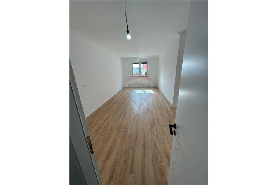 SHITET APARTAMENT 1+1 TEK XHAMIA E TABAKEVE