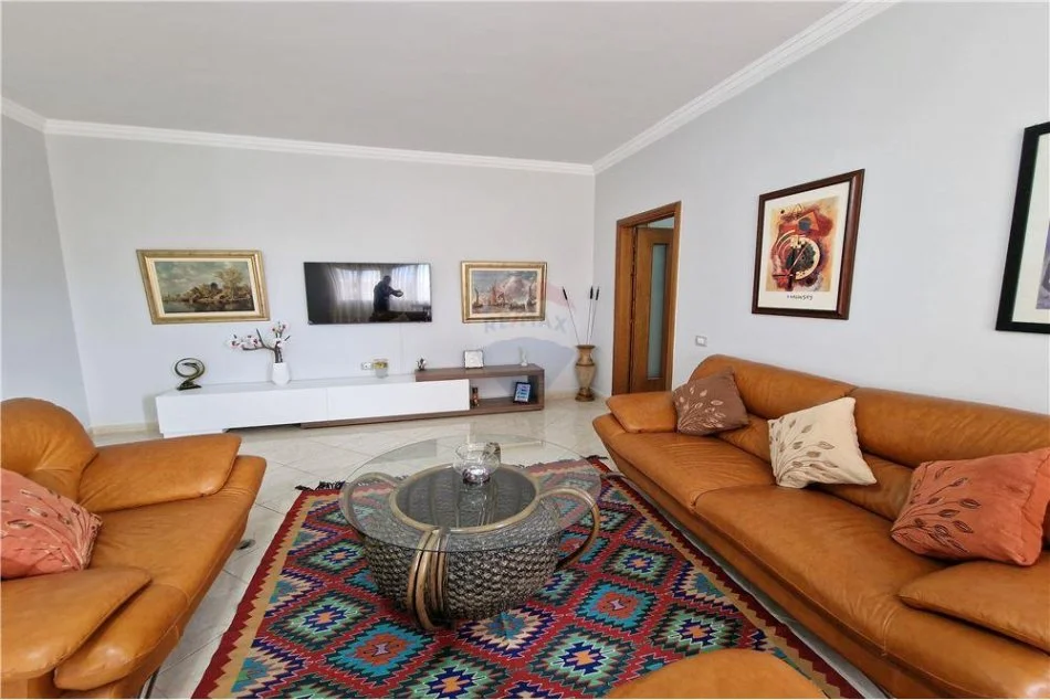 Apartament 2+1 me qera mbi Pasticeri Arjoli,Vlore