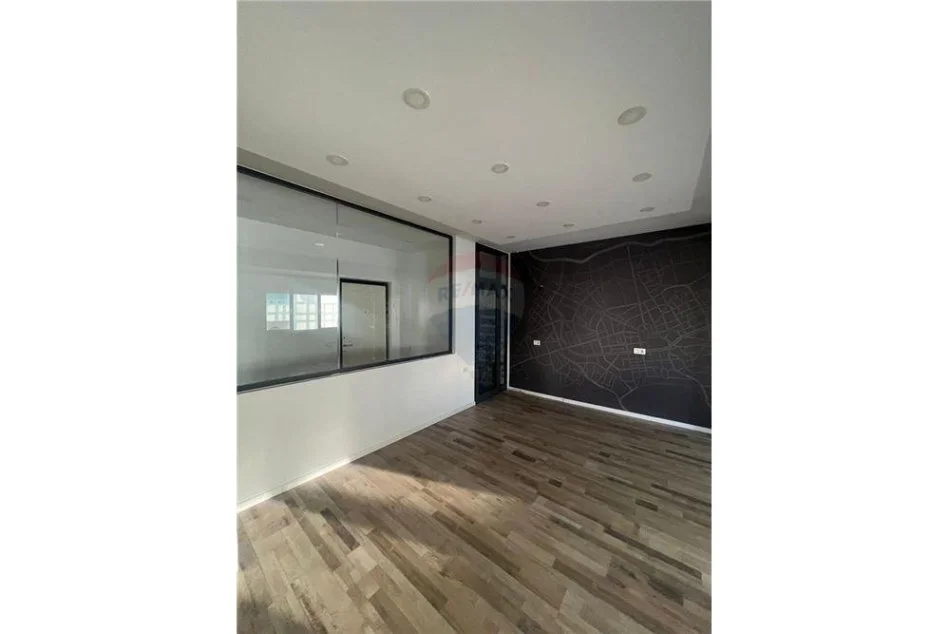 Zyre me qira te Sheshi Wilson!