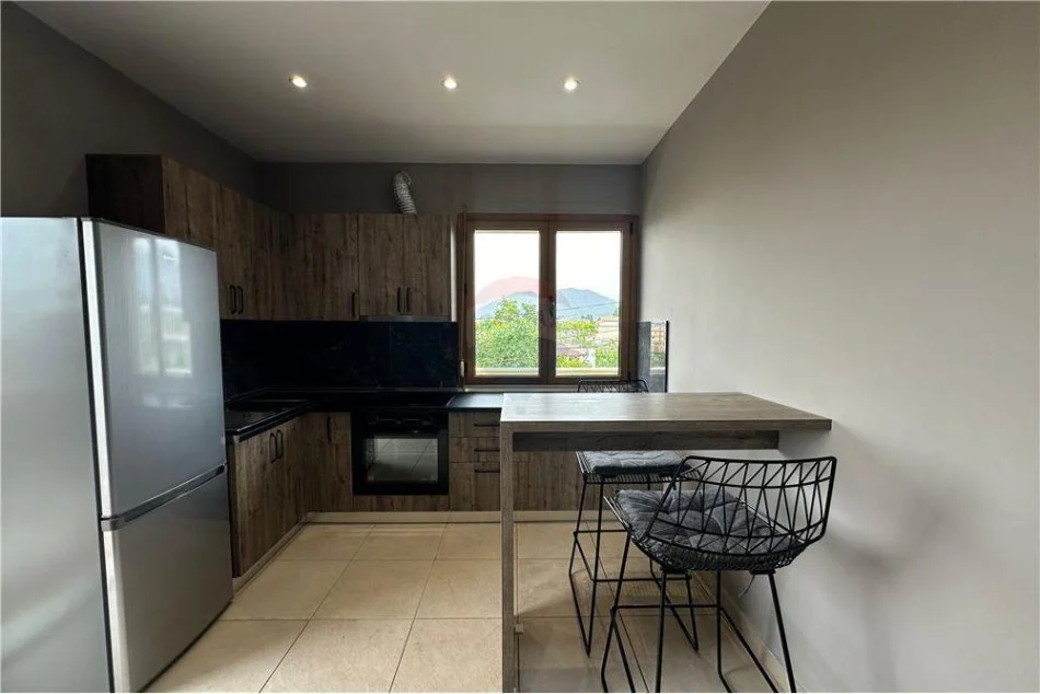 Tirane, jepet me qera apartament 1+1 Kati 2, 42 m² 450 € (Kristaq Capo)