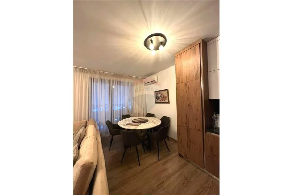 Tirane, jepet me qera apartament 2+1 Kati 4, 121 m² 800 € (21 dhjetori)