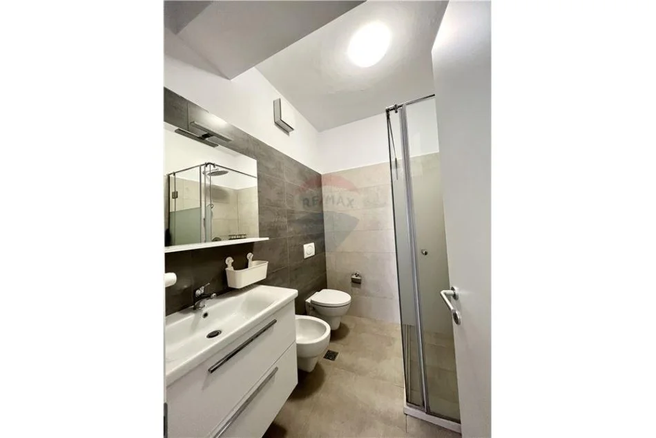 Tirane, jepet me qera apartament 2+1+Ballkon Kati 6, 118 m² 1.100 € (Kompleksi Delijorgji)