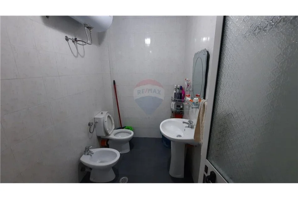 Tirane, shitet 1+1 Kati 1, 77 m² 120.000 € (Bulevardi Zhan D'ark)