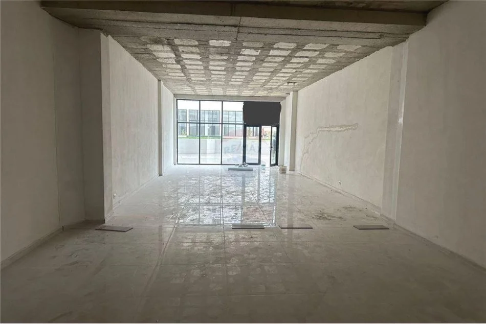 Tirane, jepet me qera Kati 0, 118 m² 650 € (Fusha e Avaiacionit)