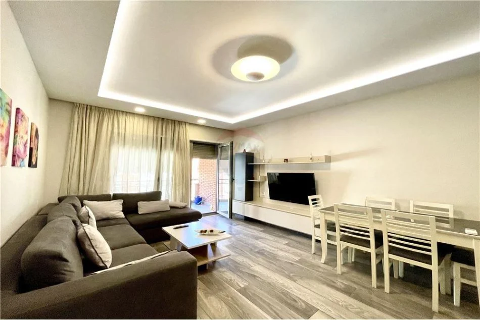 Tirane, jepet me qera apartament 1+1 Kati 6, 75 m² 650 € (Rruga e Kavajes - Kompleksi Delijorgji,)