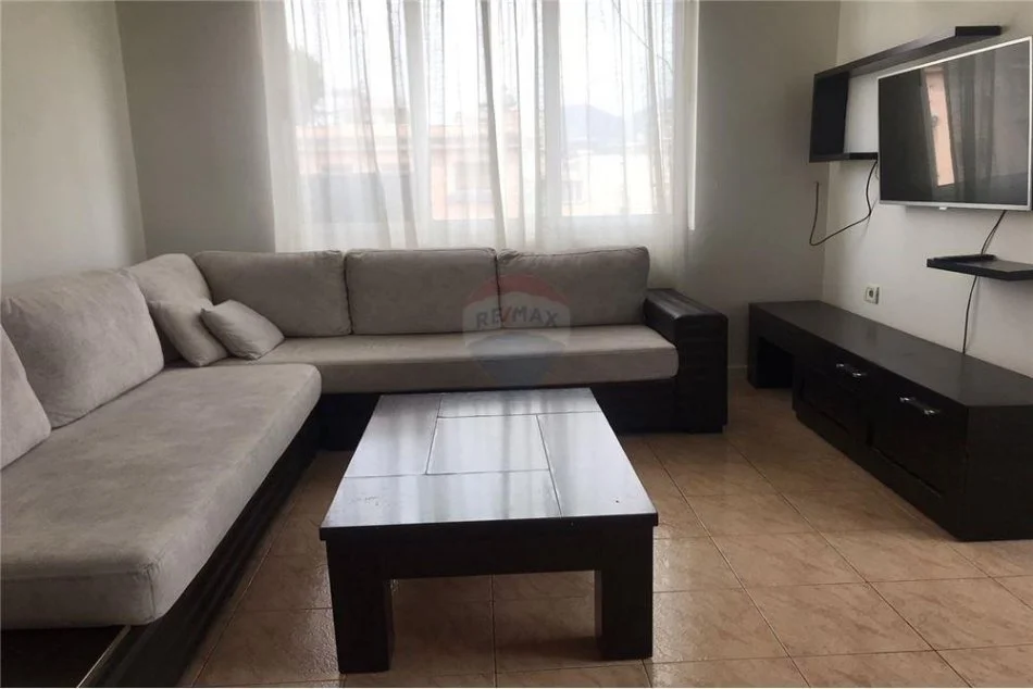 Tirane, jepet me qera apartament 2+1 Kati 4, 77 m² 550 € (Rruga e Durrësit)