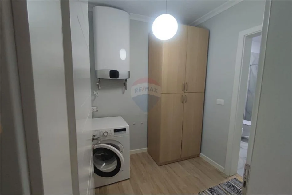 Tirane, jepet me qera apartament 2+1+Ballkon Kati 4, 95 m² 800 € (21 dhjetori)
