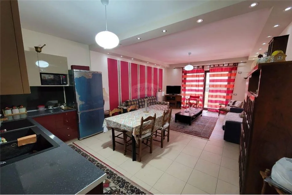 Tirane, jepet me qera apartament 1+1 , 80 m² 450 € (Kodra e Diellit)