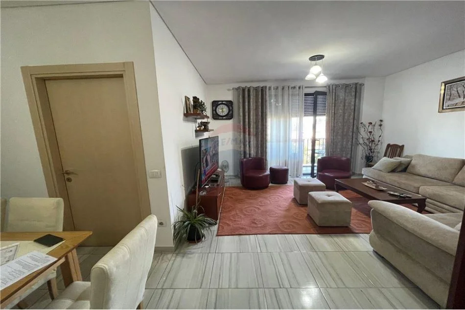 Tirane, shitet 1+1+Ballkon Kati 3, 79 m² 129.000 € (Konferenca e Pezes)