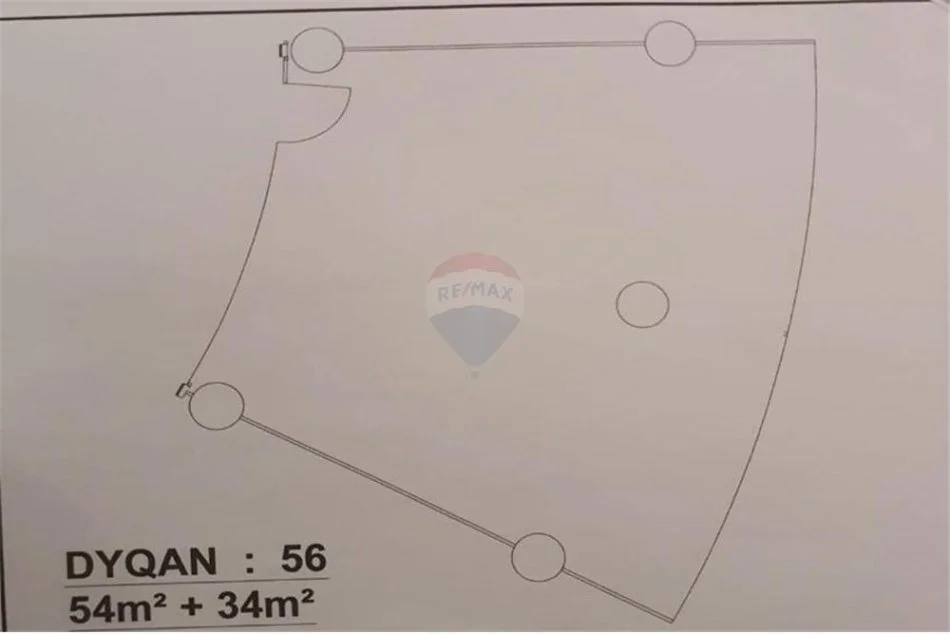 Shqiperi, shitet Kati 0, 54 m² 240.000 € (Piramida e Tiranes, Qender)