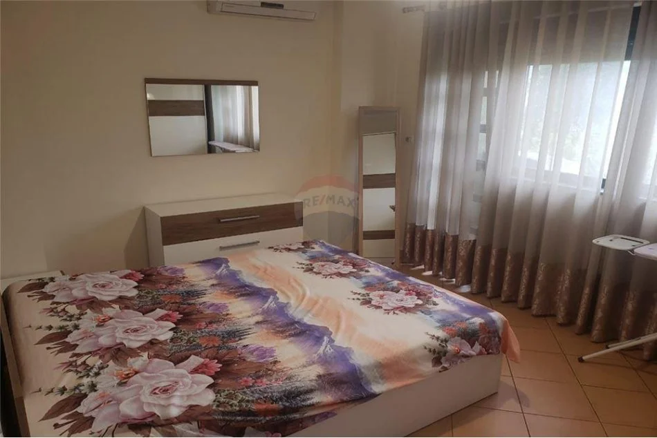 Tirane, jepet me qera apartament 1+1+Ballkon Kati 5, 70 m² 450 € (21 Dhjetori)