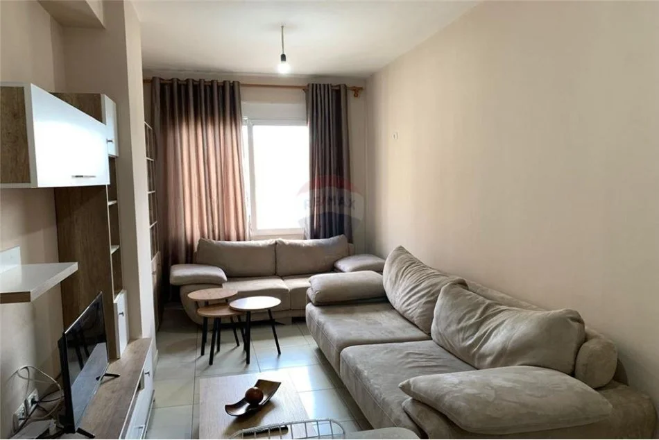 Tirane, jepet me qera apartament 1+1 Kati 7, 50 m² 430 € (Rruga Sokrat Miho)