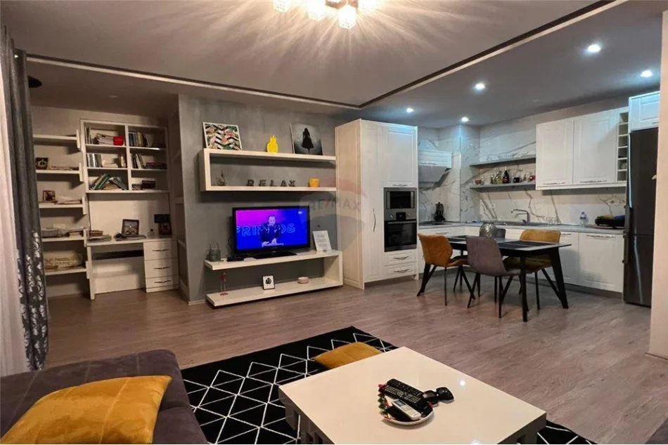 Tirane, shitet apartament 2+1 Kati 5, 110 m² 150.000 € (Bulevardi Bajram Curri)