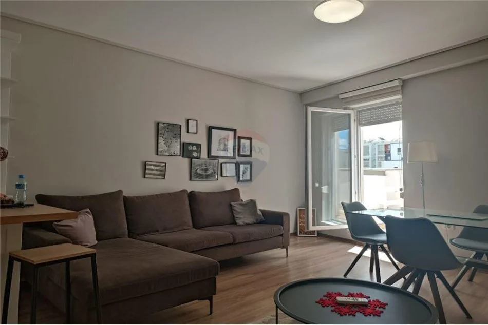 Tirane, jepet me qera apartament 2+1+Ballkon Kati 5, 128 m² 750 € (Rruga Frosina Plaku)