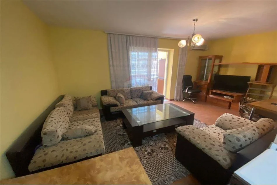 Tirane, jepet me qera apartament 2+1 Kati 4, 74 m² 470 € (- Brryli)