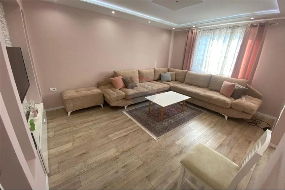 Tirane, jepet me qera apartament 1+1 Kati 4, 69 m² 550 € (21 dhjetori)