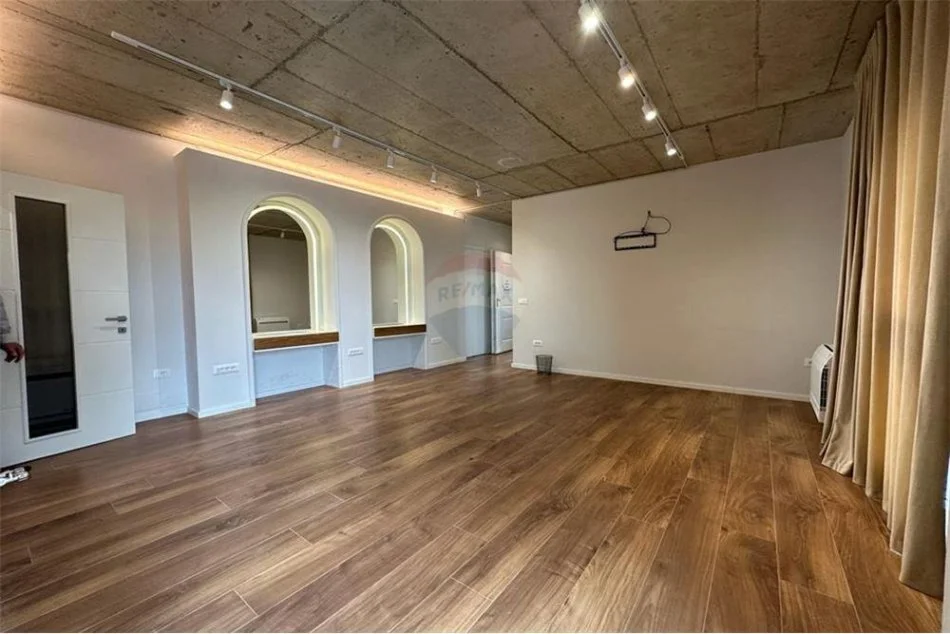 Tirane, jepet me qera Kati 4, 175 m² 2.000 € (Rruga e Elbasanit)