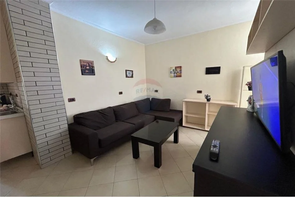Tirane, jepet me qera apartament 1+1 Kati 1, 65 m² 390 € (Rruga Gjon Mili)