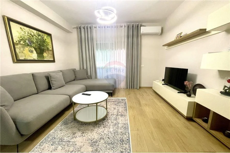 Tirane, jepet me qera apartament 1+1 Kati 5, 65 m² 500 € (riza cerova)