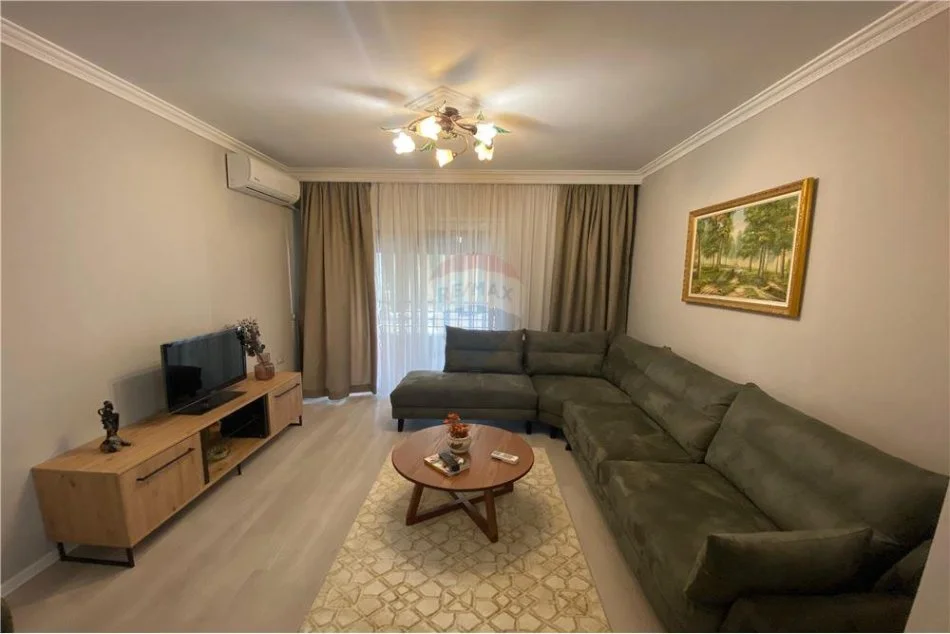 Tirane, jepet me qera apartament 2+1 Kati 8, 110 m² 750 € (Rruga Komuna e Parisit)