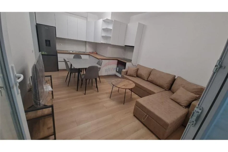 Tirane, jepet me qera apartament 2+1 Kati 9, 73 m² 650 € (Benjamin Kruta)
