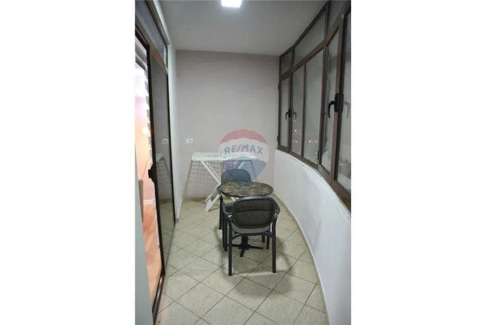 Tirane, jepet me qera apartament 1+1+Aneks+Ballkon Kati 6, 67 m² 600 € (RRUGA KAVAJES)