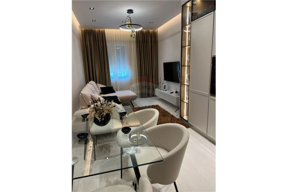 Tirane, jepet me qera apartament 1+1 Kati 2, 60 m² 450 € (Rruga e Dibres)