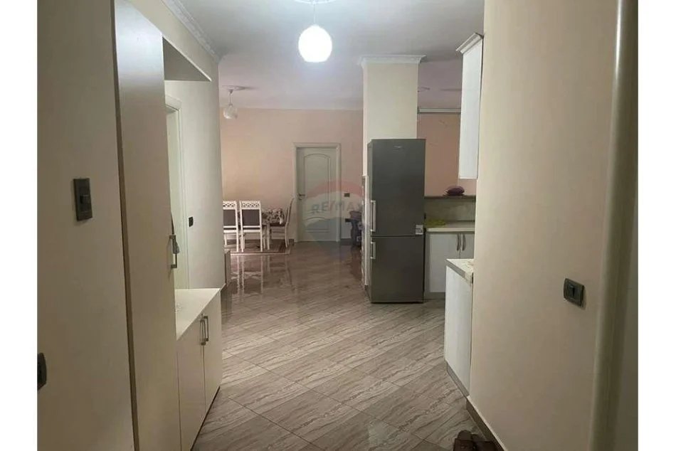 Tirane, jepet me qera apartament 1+1 Kati 7, 100 m² 450 € (Laprakë - Spitali Hygea)