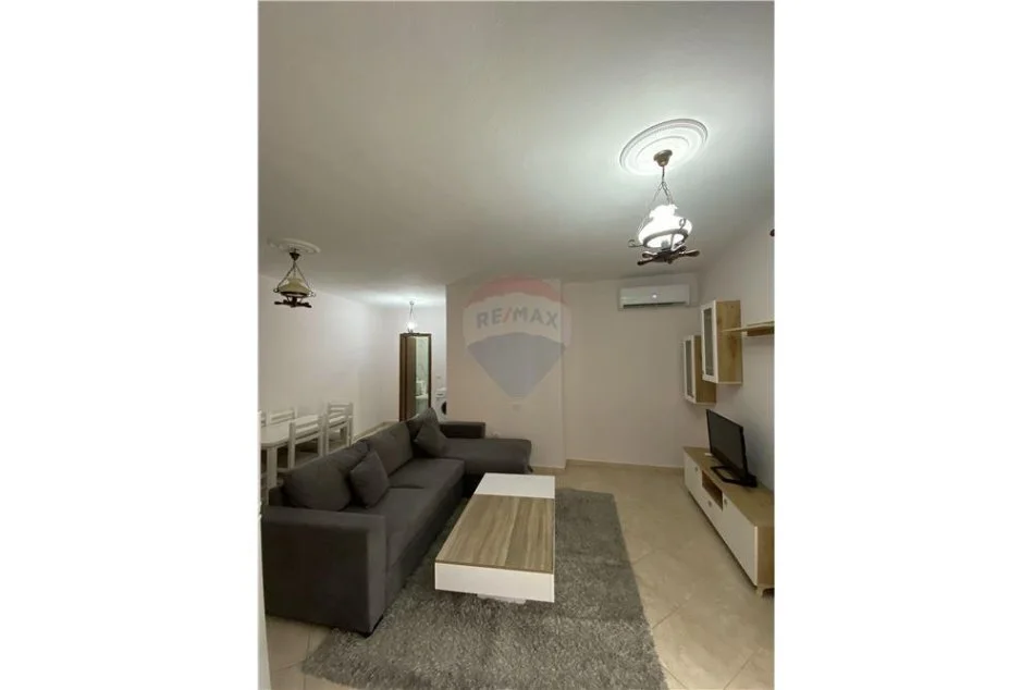 Tirane, jepet me qera apartament 1+1 Kati 3, 75 m² 500 € (Hoxha Tasim - xhamllik)