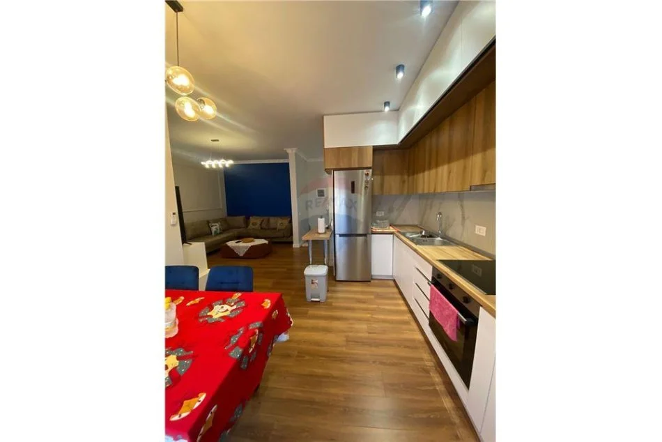 Tirane, jepet me qera apartament 2+1 , 80 m² 550 € (Rruga Dibres(prane Kompleksit Halili))
