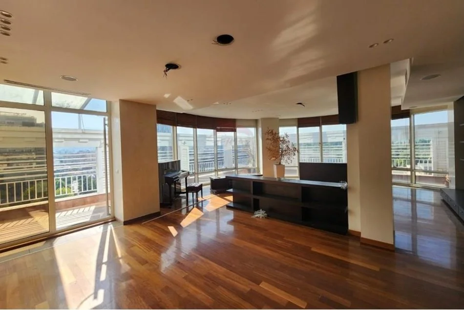 Tirane, jepet me qera Kati 13, 1.020 m² 15.000 € (Bllok)