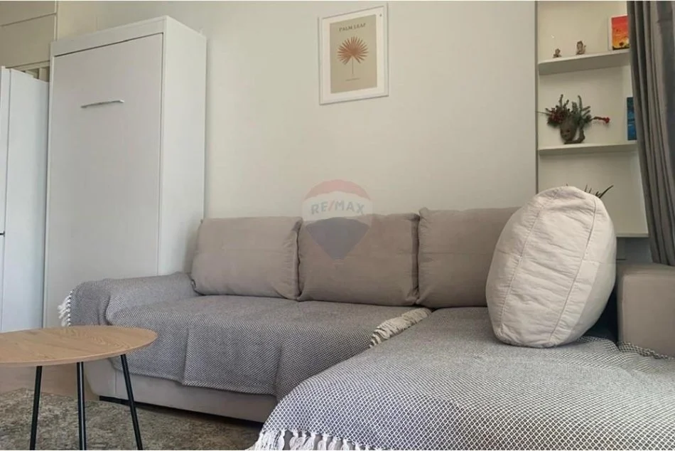 Tirane, jepet me qera apartament 1+1 Kati 8, 55 m² 650 € (Apartament me qira , 1+1. Kompleksi Kika 2)