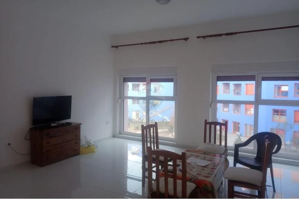 Tirane, jepet me qera apartament 2+1 Kati 4, 75 m² 400 € (Mangalem Ali Demi - Ali Demi, Shqipëri)