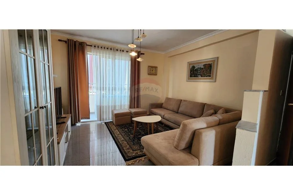 Tirane, jepet me qera apartament 2+1+Aneks+Ballkon Kati 4, 84 m² 700 € (Garda - Rruga Lidhja e Prizrenit - Bllok)