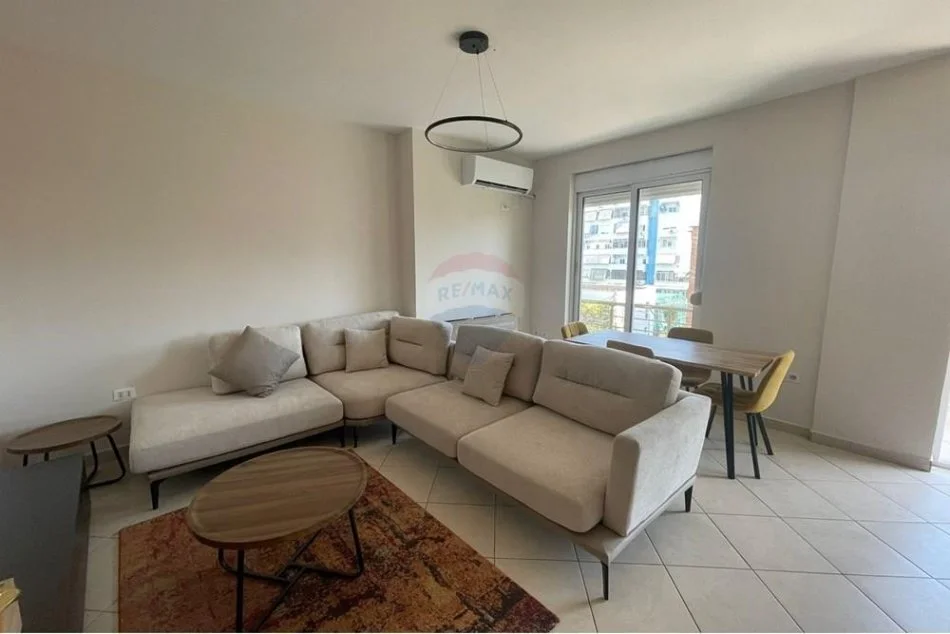 Tirane, jepet me qera apartament 2+1 Kati 3, 115 m² 800 € (Rruga e Kavajës)
