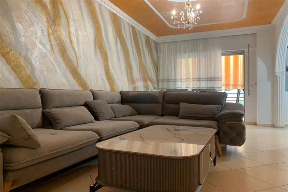 Tirane, jap me qera apartament 2+1+Aneks+Ballkon Kati 4, 110 m² 500 € (Liqeni i Thate)