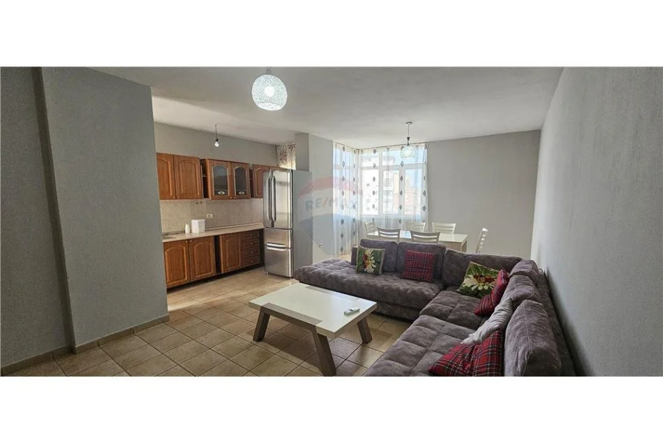 Tirane, jepet me qera apartament 2+1 Kati 4, 120 m² 650 € (Rruga "Fortuzi")