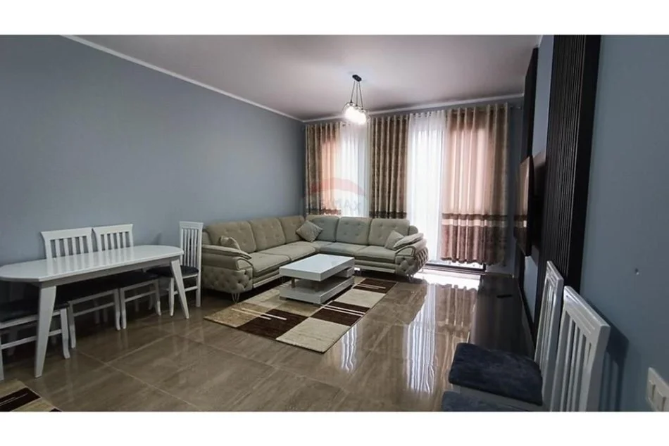 Tirane, jepet me qera apartament 1+1+Aneks+Ballkon , 90 m² 580 € (Rruga Kongresi Manastirit - Porcelan)